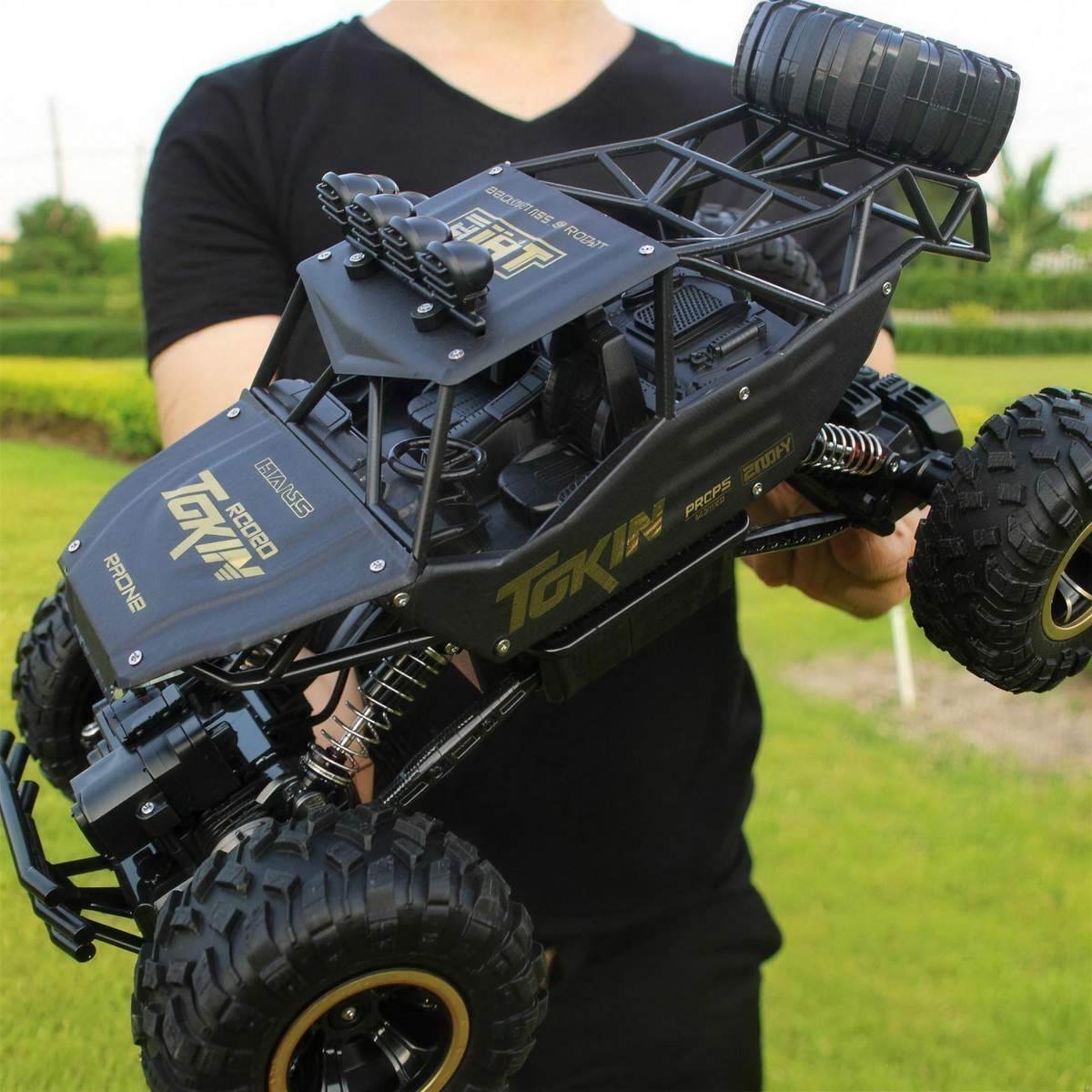 Monster truck télécommandé 4x4 coloris noir