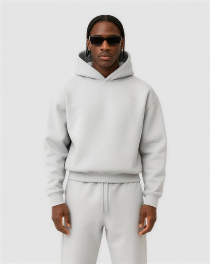 Ensemble survêtement homme, détail du sweat à capuche