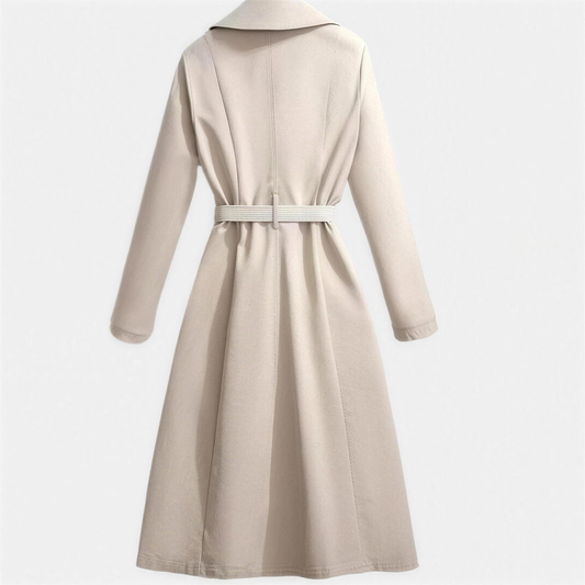 Trench-coat midi élégant pour femme avec détail écharpe et ceinture, vue de face