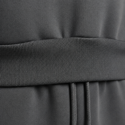 Gros plan sur la taille élastique et le cordon de serrage du pantalon de jogging