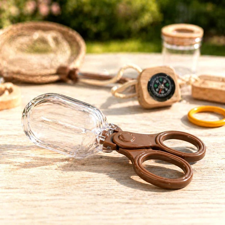 Boussole et outils du kit explorateur nature Montessori