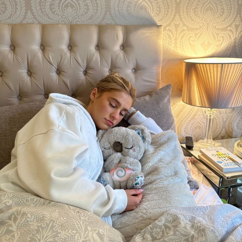 Veilleuse peluche bébé, modèle Koala, lumière douce allumée