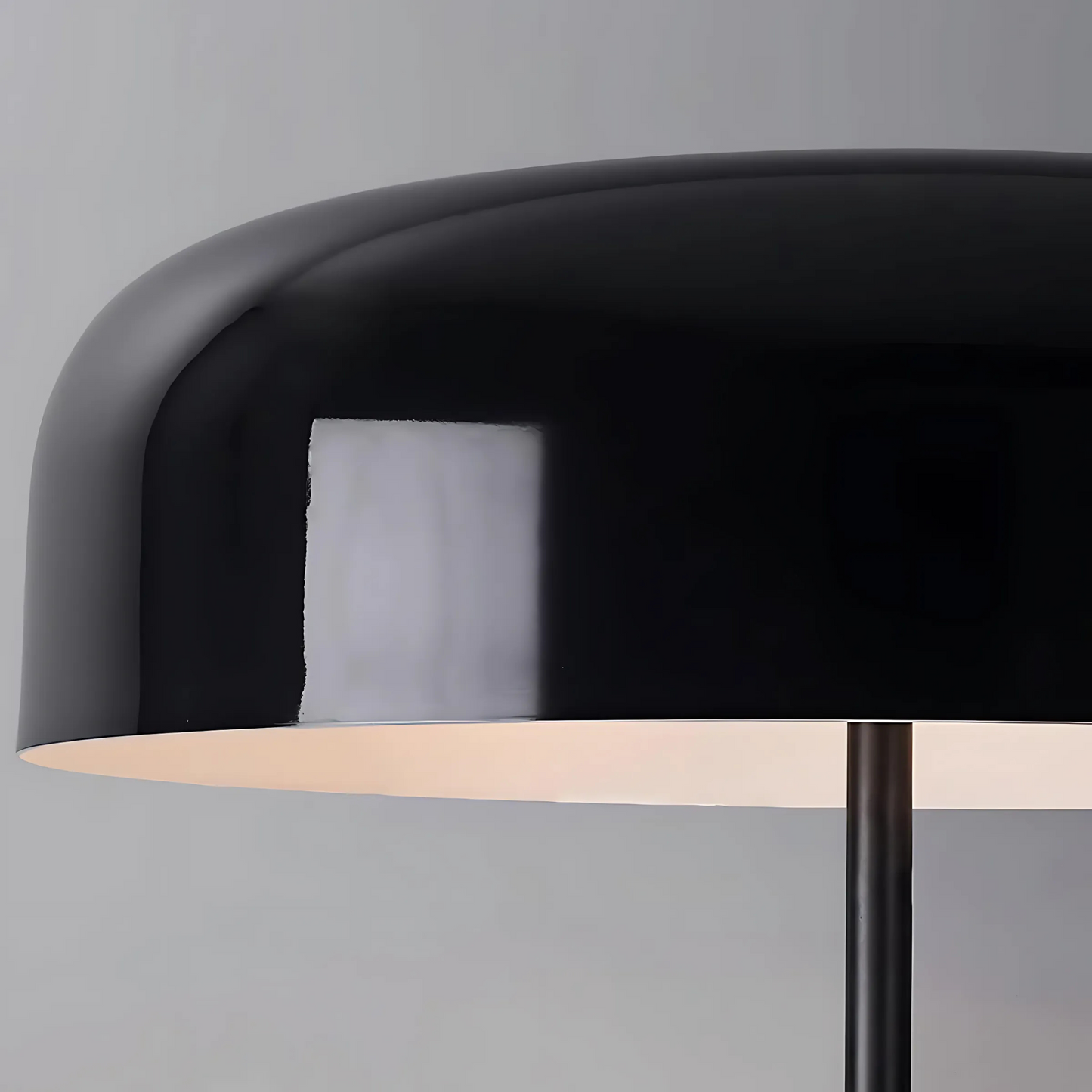 Détail de l'abat-jour métal du lampadaire NOCTA