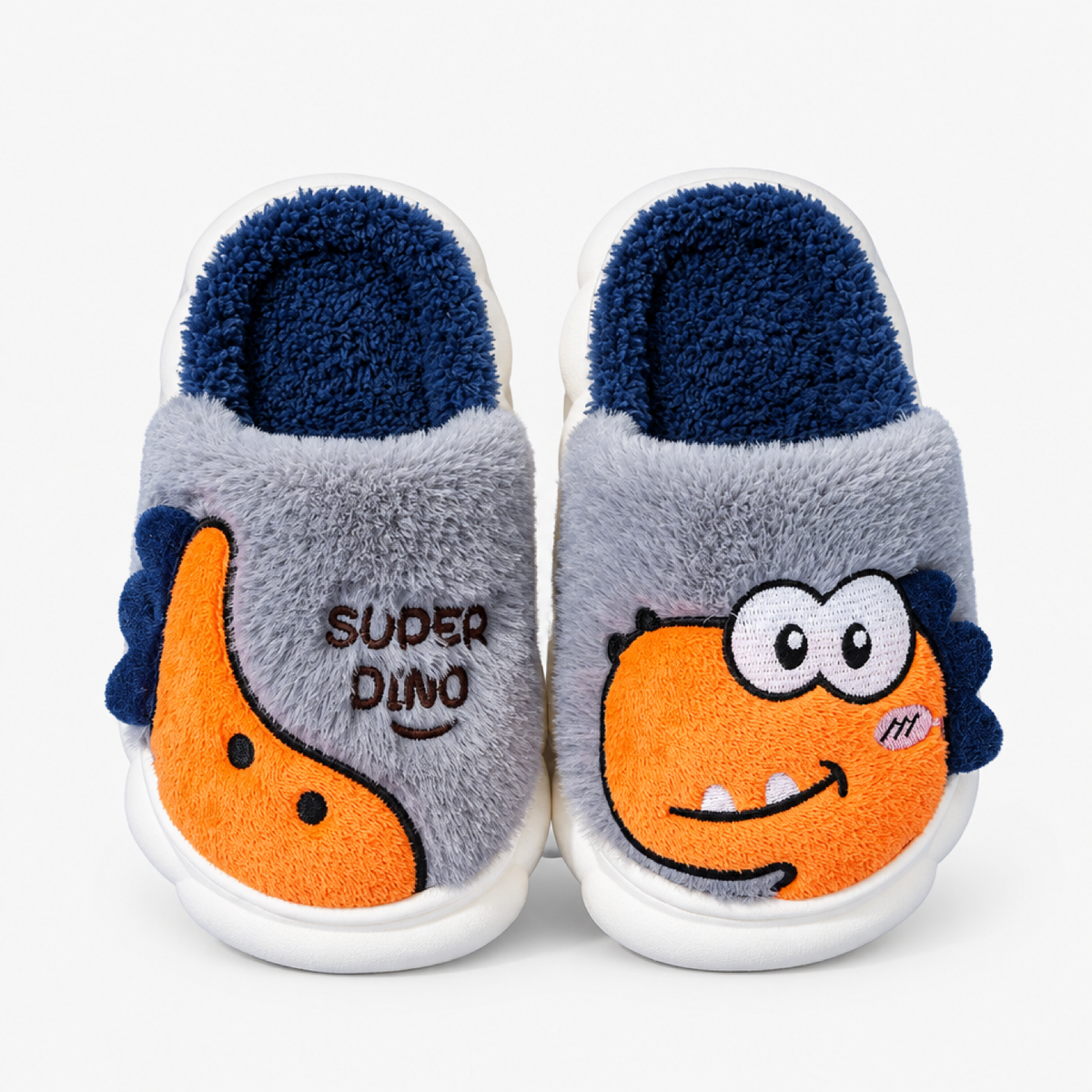 Chausson monstre gris en peluche, vue de face, chausson d'hiver enfant