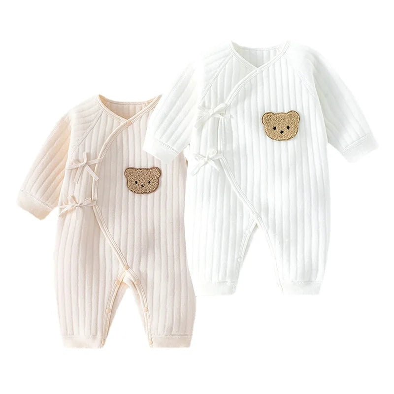 Détail des boutons pression du body bébé Ourson