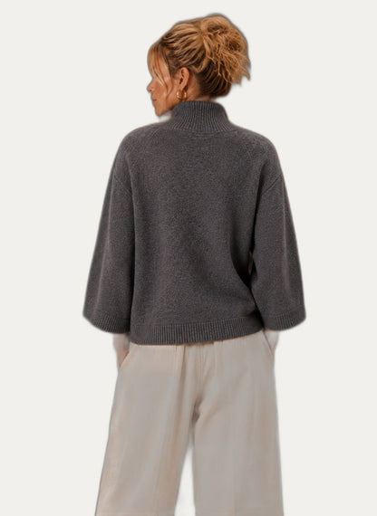 Pullover femme, détail des manches cloche