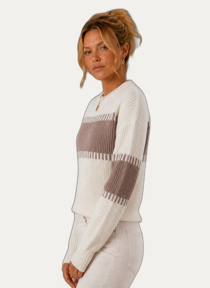 Pullover femme blanc, détail des manches longues