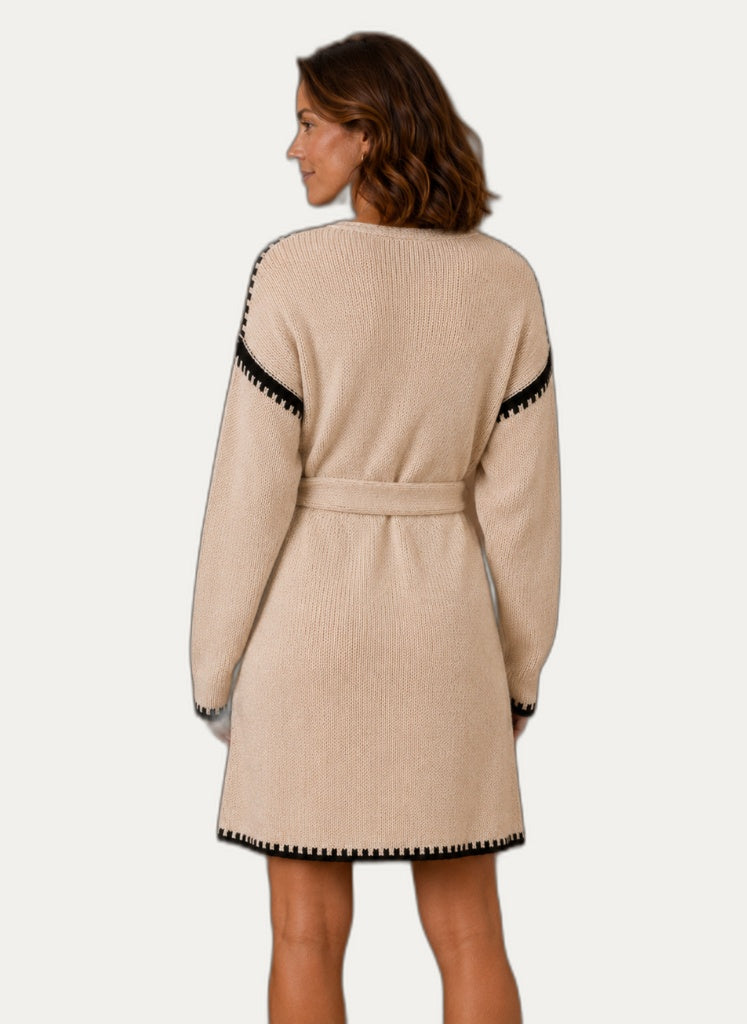 Robe en pulls femme, détail du décolleté en V