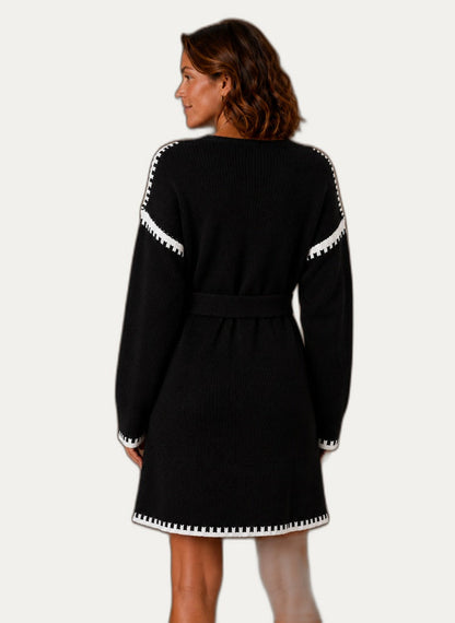 Robe en pulls femme, détail des finitions en passepoil