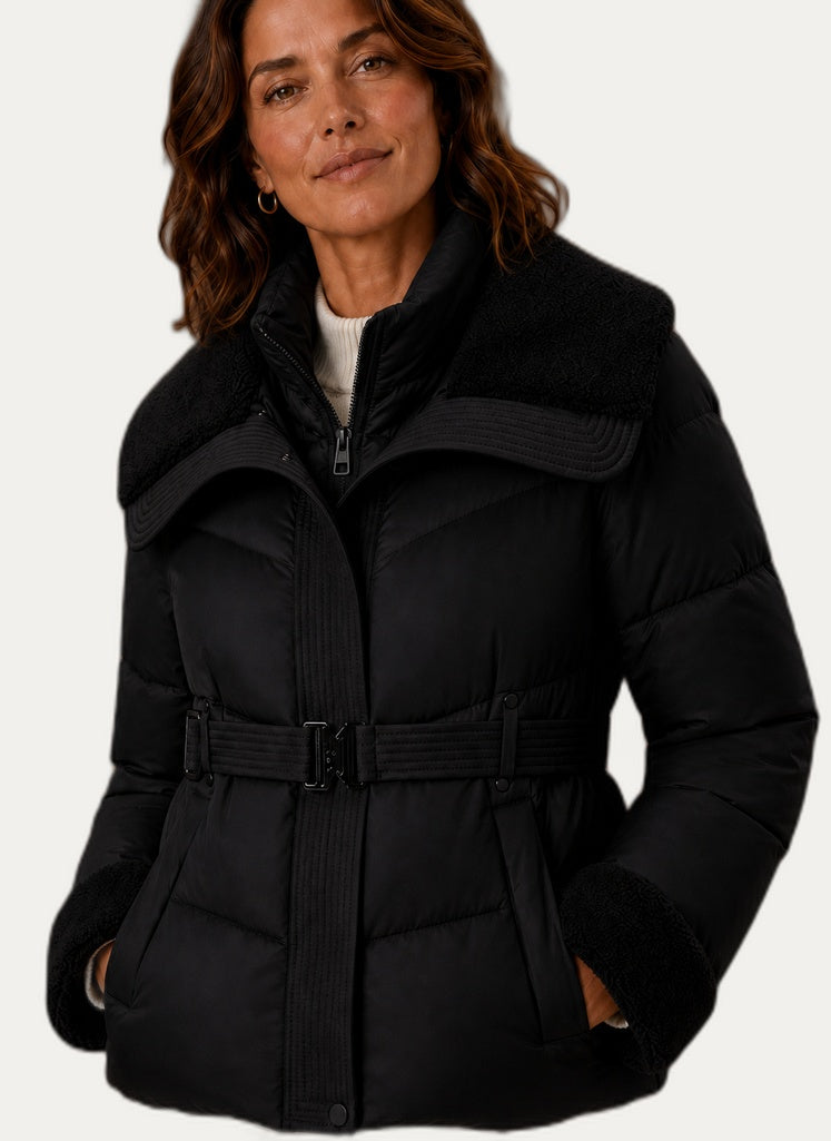 Veste hivernale femme superposée sur un pull