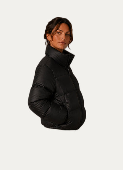 Veste hivernale matelassée femme portée, vue de profil