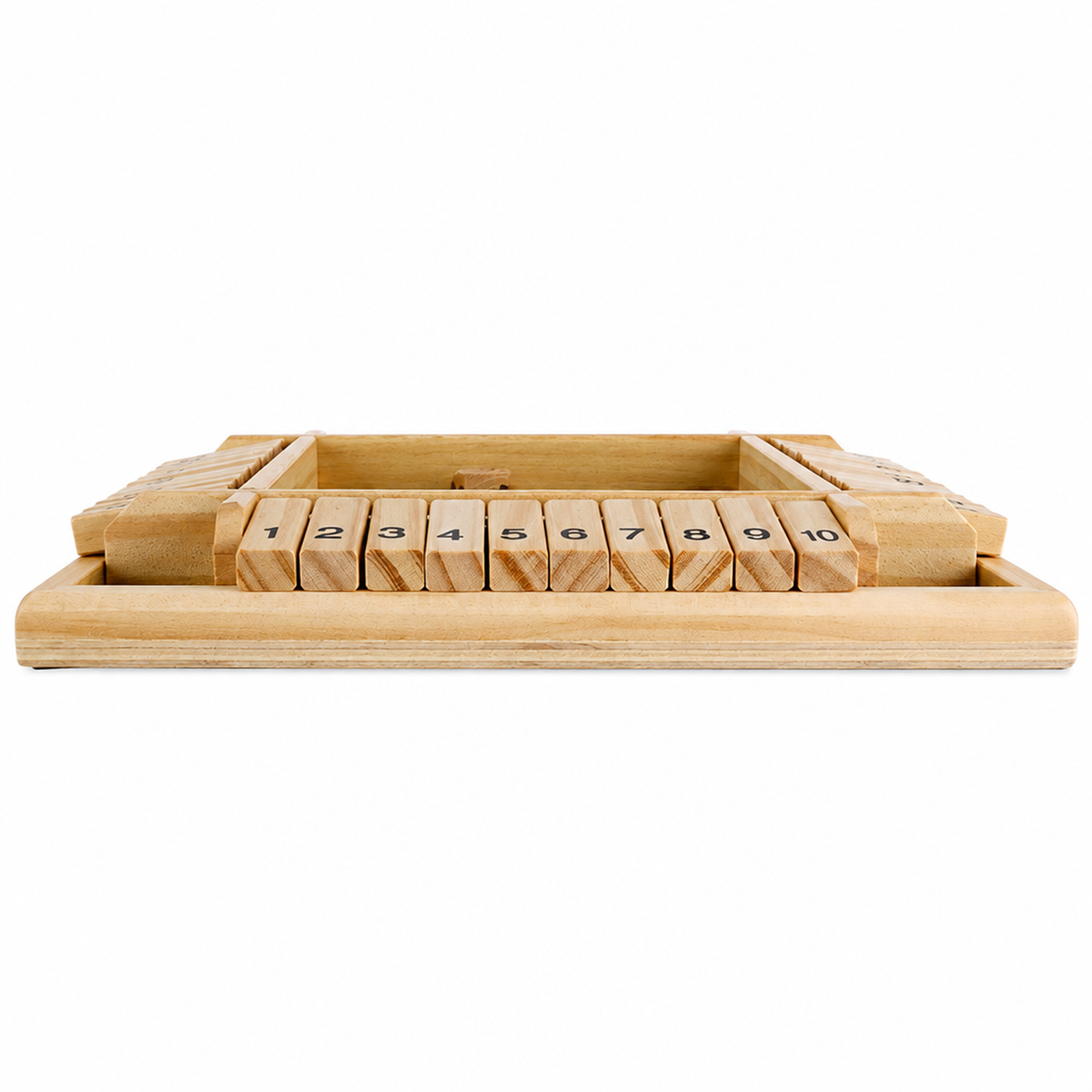 Enfant jouant au jeu de société mathématique en bois