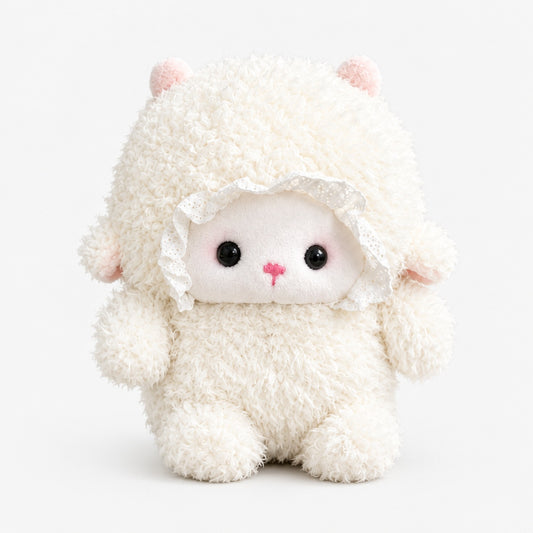 Peluche agneau parlante blanche à bonnet en dentelle, vue de face sur fond blanc