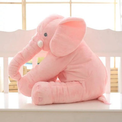 Éléphant en peluche douce, gros plan sur le tissu moelleux