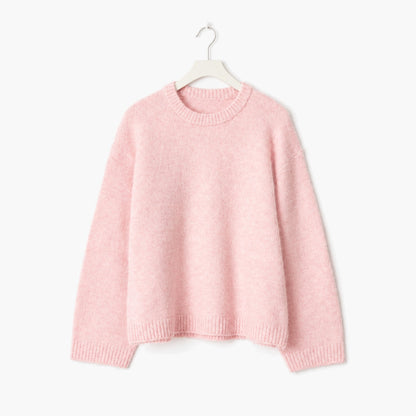 Pull oversize femme rose en maille douce et moelleuse, col rond – présenté sur cintre