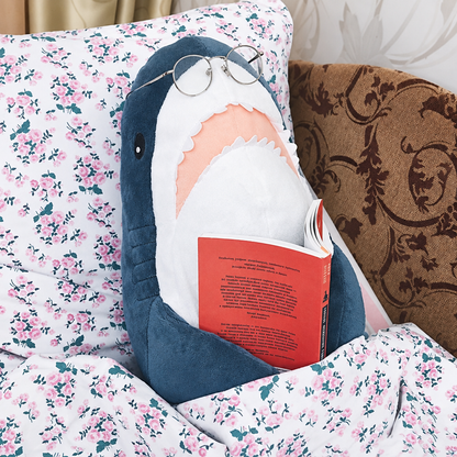 Peluche requin gris doux, détail du tissu et des coutures