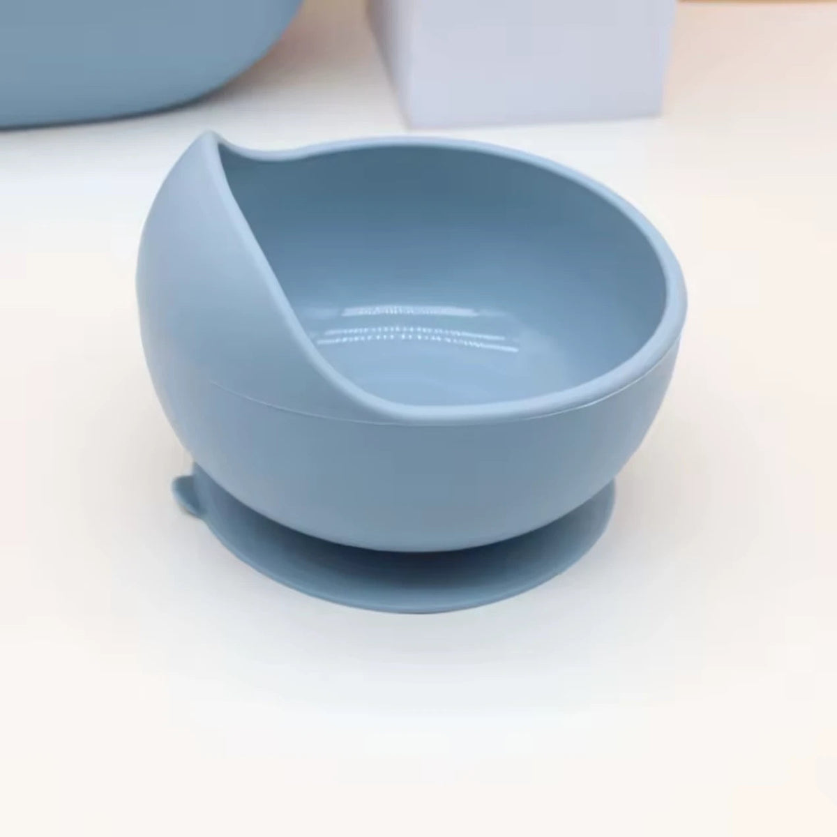 Gros plan sur le bol à ventouse en silicone pour bébé