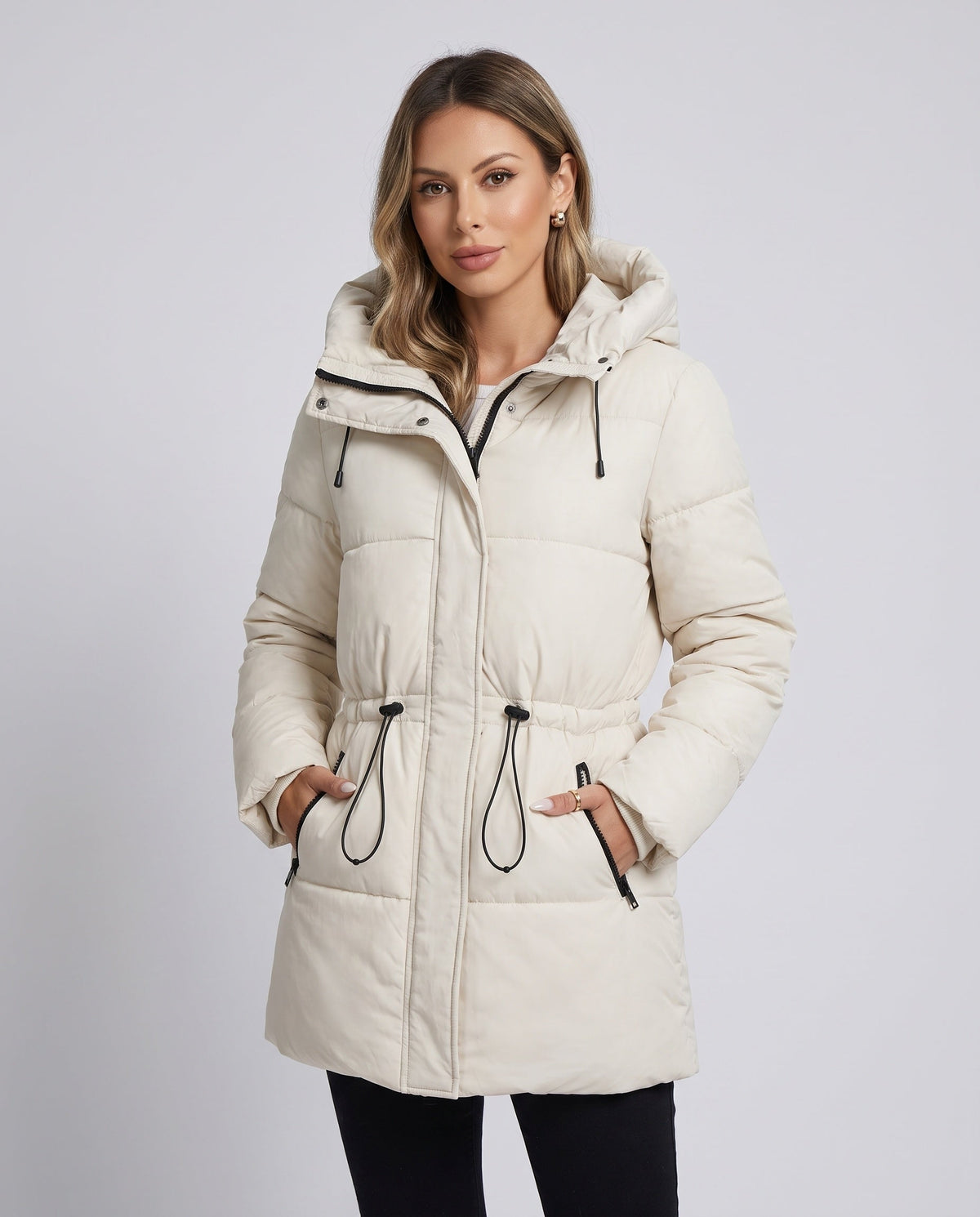 Manteau hiver élégant femme, coloris blanc, vue studio