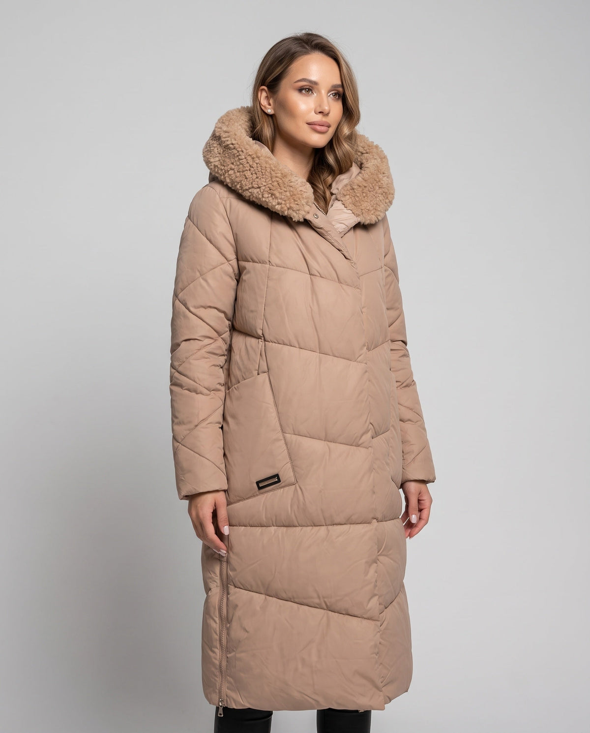 Manteau long matelassé à capuche femme – coloris beige, studio