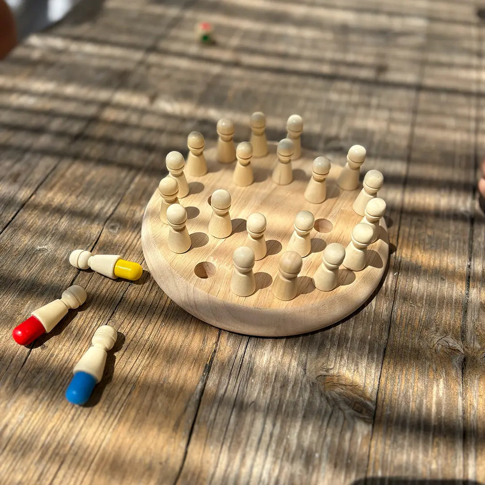 Set complet du jeu de mémoire en bois avec toutes les tuiles à assortir