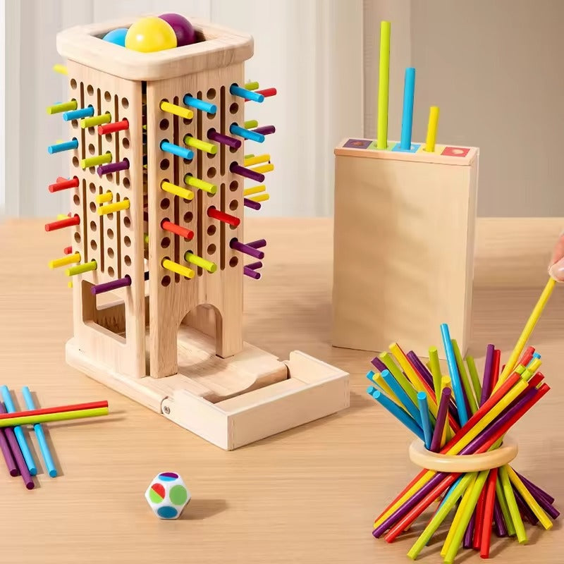 Enfant empilant les blocs de la tour en bois pendant le jeu