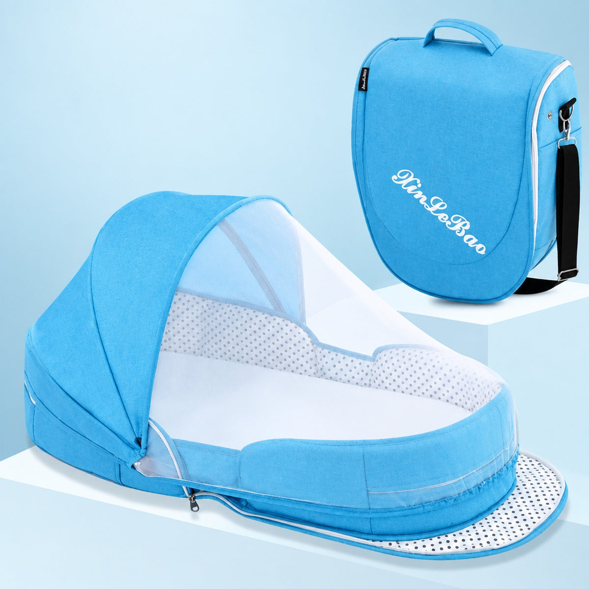Lit de voyage bébé avec moustiquaire installé dans une chambre