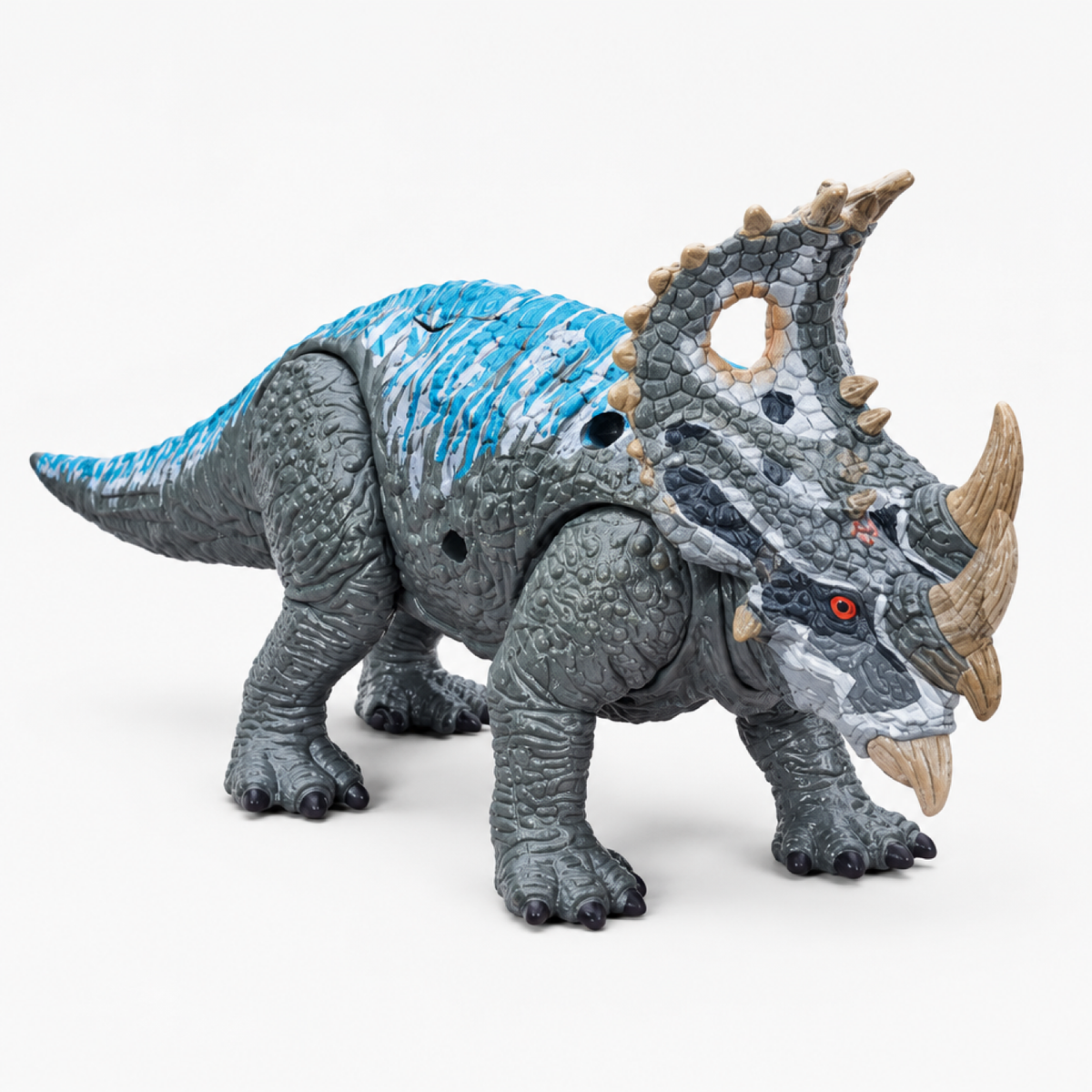 Figurine Tricératops vue de trois quarts mettant en valeur la texture sculptée de la peau et le détail des cornes