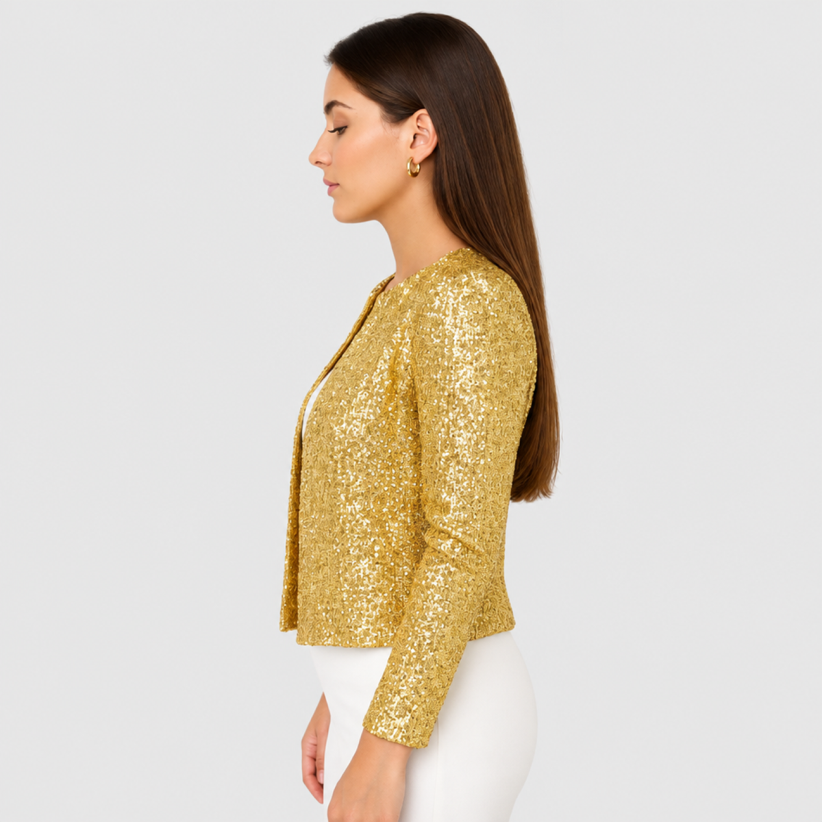 Veste courte à paillettes dorées, vue de profil