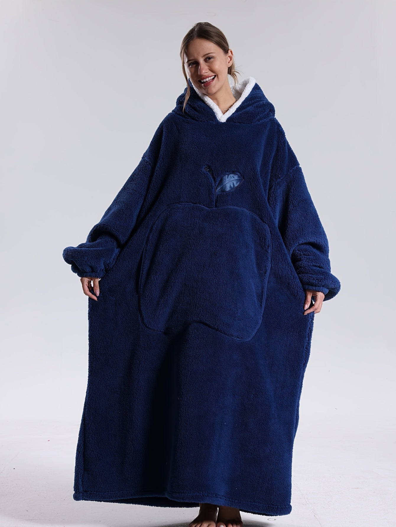 Couverture à capuche avec manches, coloris bleu foncé