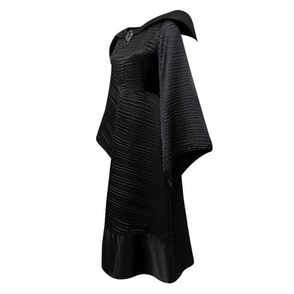 Costume sorcière reine gothique femme, chapeau pointu et broche